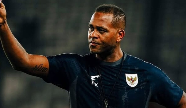 Pelatih Timnas Indonesia Patrick Kluivert diprediksi akan tetap mempertahankan formasi 4-3-3 kontra Irak dinihari nanti. [Instagram]